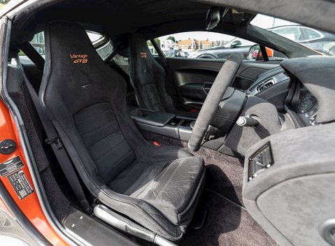 Aston Martin Vantage GT8 12