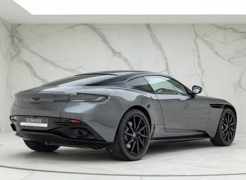 Aston Martin DB11 V8 Shadow Edition 7