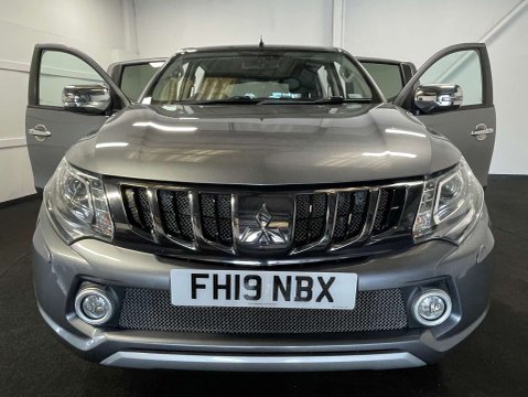 Mitsubishi L200 2.4 L200 Barbarian DI-D 4WD 7