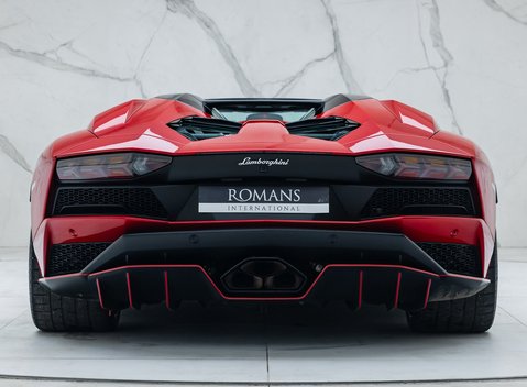 Lamborghini Aventador S LP 740-4 ROADSTER 11