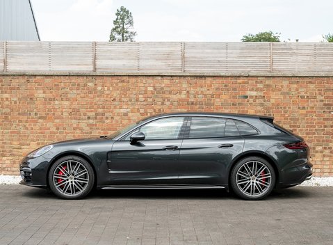 Porsche Panamera Turbo Sport Turismo 2