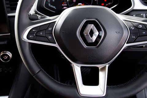 Renault Captur TECHNO E-TECH 18