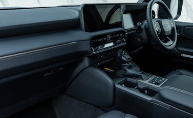 Toyota Land Cruiser Invincible 17