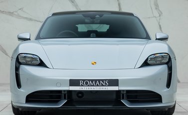 Porsche Taycan TURBO 7