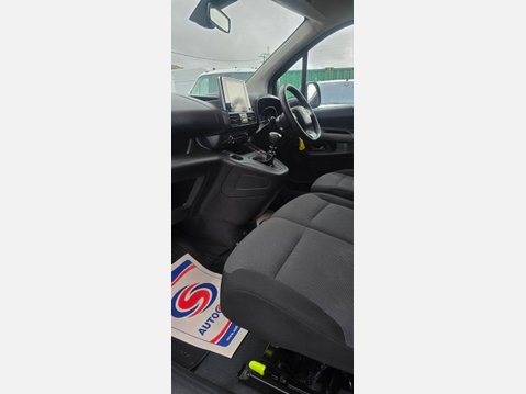 Toyota Proace City design L1 H1 SWB 1.5d 100ps eu6 nav 6 Speed 12