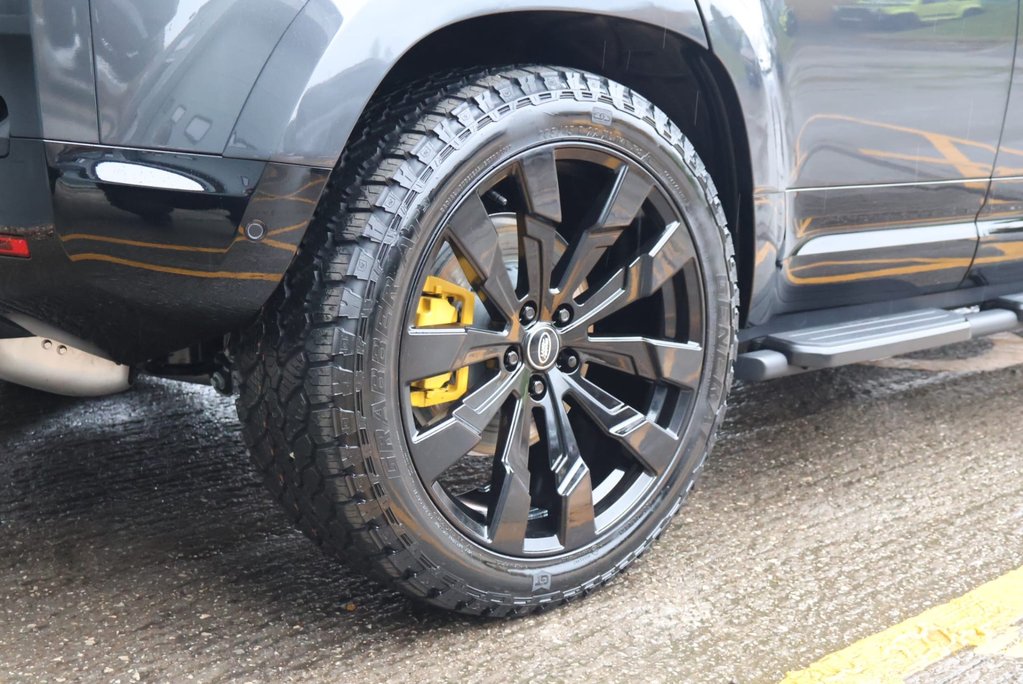 Land Rover Defender 110 2026 110 HARD TOP  HSE 350 FITTED WITH SVR SEAT FRONT AND REAR SEATS 14