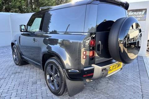 Land Rover Defender 90 D300 Hard Top X-Dynamic HSE 2