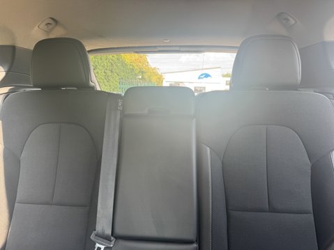 Volvo XC40 2.0 D3 Momentum SUV 5dr Diesel Auto Euro 6 (s/s) (150 ps) 9