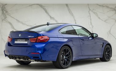 BMW M4 CS 7