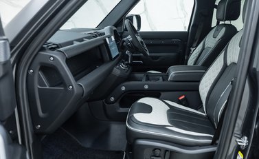 Land Rover Defender 110 V8 Carpathian Edition OVERFINCH 21