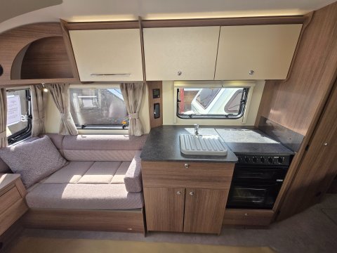 Bailey Phoenix 440  5