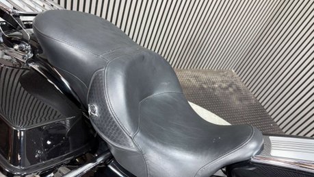 Harley-Davidson Touring 1690 FLHRC ROADKING CLASSIC 2012, MANY EXTRAS, LONG MOT 24