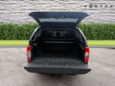 Nissan Navara 2.3 Navara Tekna dCi Auto 4WD 5dr 8