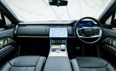 Land Rover Range Rover P530 SV 23