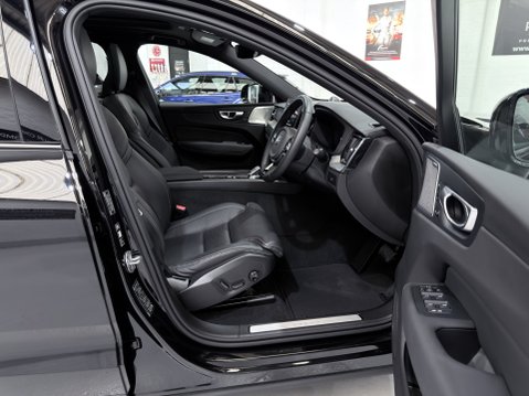 Volvo XC60 B5 ULTRA BLACK EDITION AWD 48