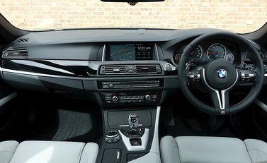 BMW M5 Competition Package 9