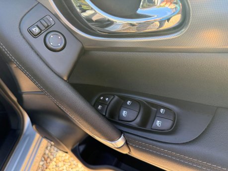 Nissan Qashqai 1.5 dCi Tekna Euro 6 (s/s) 5dr 23