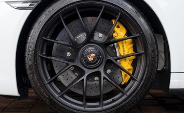 Porsche 911 (991.2) Carrera 4 GTS 10
