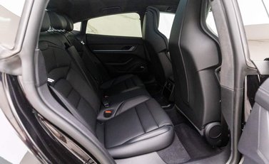 Porsche Taycan TURBO S 93KWH 10