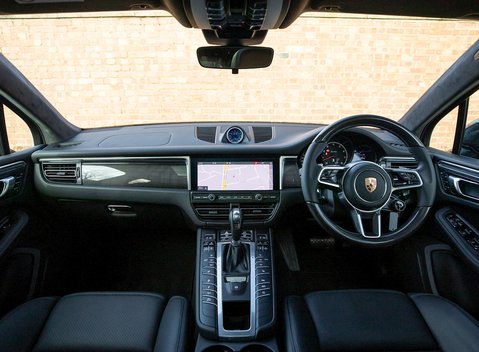 Porsche Macan Turbo 18