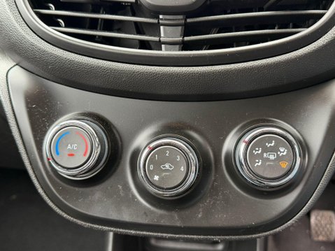 Vauxhall Viva 1.0i SE Euro 6 5dr (a/c) 9