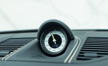 Porsche 911 GT3 TOURING (992) 20