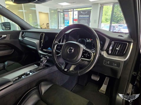 Volvo XC60 2.0 D5 PowerPulse R-Design Auto AWD Euro 6 (s/s) 5dr 81
