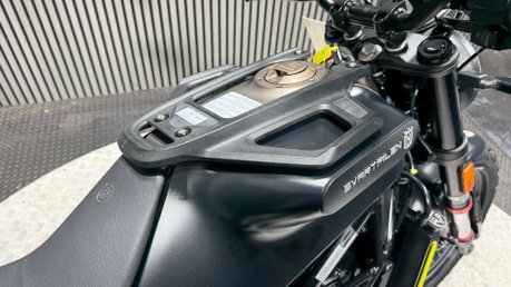 Husqvarna Svartpilen 125 2022 ONLY 6K MODERN CLASSIC FEEL 15BHP MOT OCTOBER 2027 20