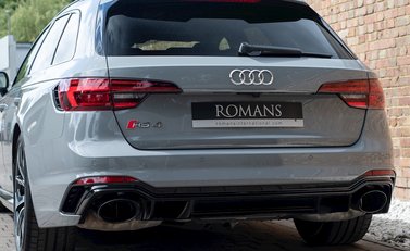 Audi RS4 Avant 26