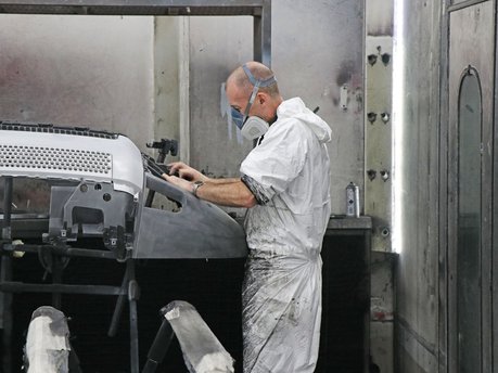 Substantial savings on main dealer prices for all LAND ROVER and RANGE ROVER vehicle SERVICING at SEEKER UK 5