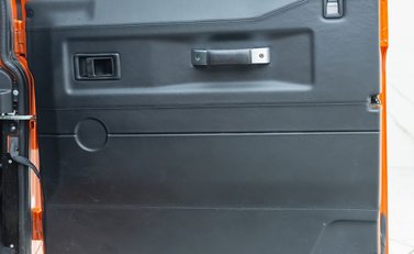 Land Rover Defender 110 ADVENTURE 28