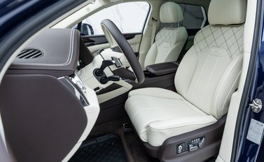 Bentley Bentayga V8 First Edition LHD 16