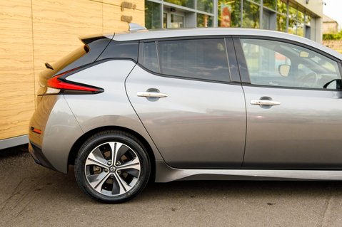 Nissan LEAF TEKNA 8