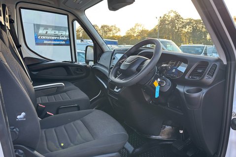 Iveco Daily 35S14V 3520L Business Hi-Matic Panel Van 17