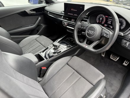 Audi A4 2.0 TFSI 40 Black Edition Estate 5dr Petrol S Tronic Euro 6 (s/s) (204 ps)