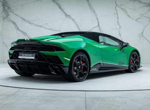 Lamborghini Huracan LP 640-4 EVO SPYDER 60th Anniversary Edition 8