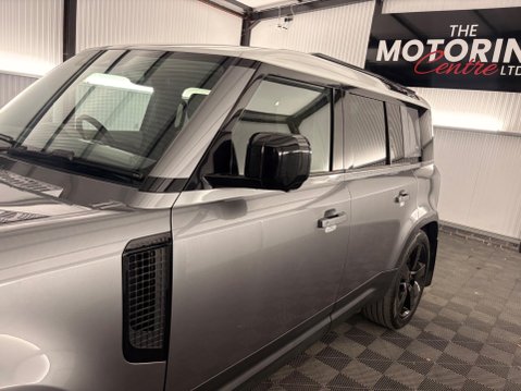 Land Rover Defender 3.0 D250 MHEV SE Auto 4WD Euro 6 (s/s) 5dr 35