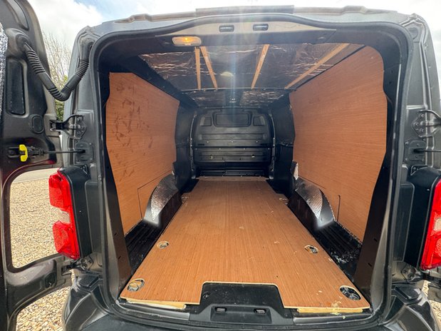 Vauxhall Vivaro LWB L2H1 [SOLD CM] Low Roof Sportive 2900 Air Con Sensors EURO 6 NO VAT 9