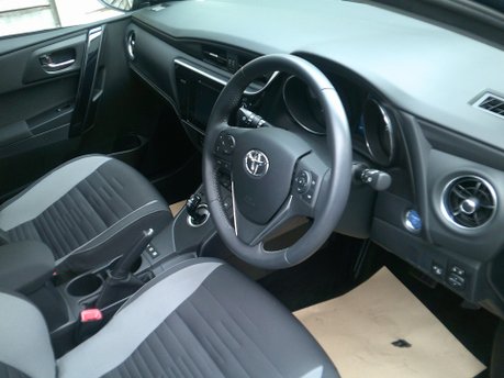 Toyota Auris VVT-I BUSINESS EDITION ONLY 13,000 MILES FROM NEW 3