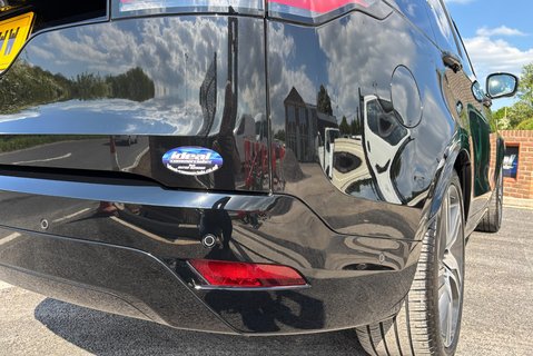 Land Rover Discovery D300 Commercial Dynamic HSE 24