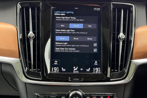 Volvo V90 D5 POWERPULSE INSCRIPTION PRO AWD -PAN ROOF - £6320 OPTIONAL EXTRAS  55