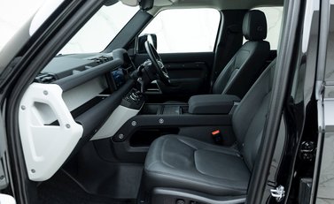 Land Rover Defender 110 XS Edition P400 14