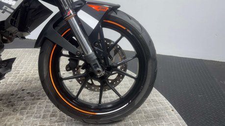 KTM Duke 2017 19K SPARES OR REPAIR PROJECT NAKED SUPERMOTO BIKE 125CC 30