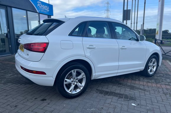 Audi Q3 2.0 TDI SE 9