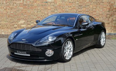 Aston Martin Vanquish S 4