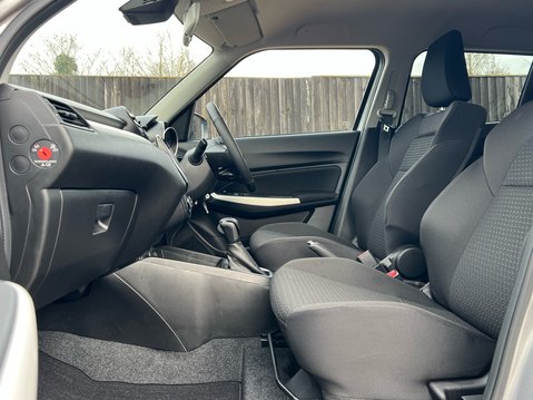 Suzuki Swift SZ-T DUALJET MHEV 3