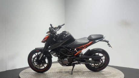 KTM Duke 2017 19K SPARES OR REPAIR PROJECT NAKED SUPERMOTO BIKE 125CC 4
