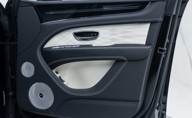 Bentley Bentayga V8 AZURE EWB First Edition 38