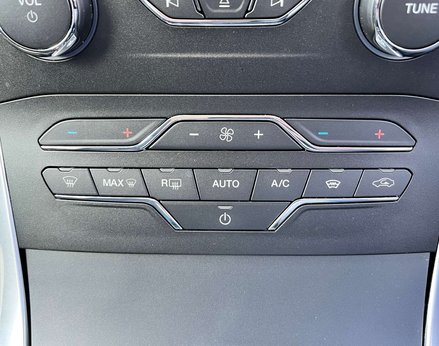 Ford Galaxy 2.5 Galaxy Titanium HEV CVT 5dr 52