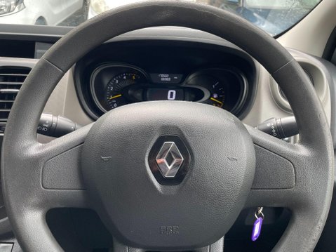 Renault Trafic 1.6 dCi 27 Business+ SWB Standard Roof Euro 5 5dr 31